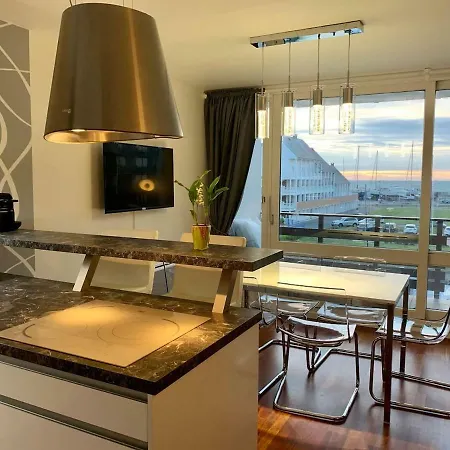 Newly Renovated Triplex In Marina 公寓